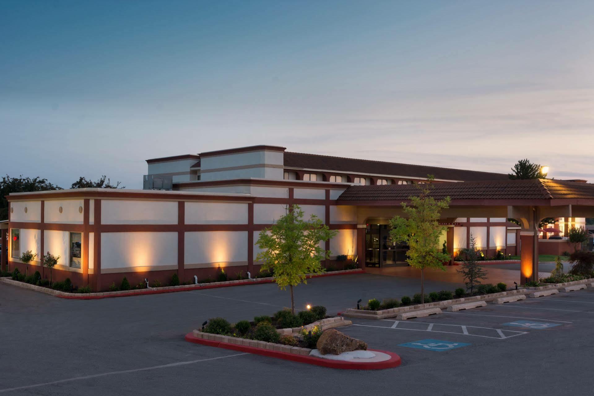Broadway Inn & Suites Oklahoma Stadt Exterior foto