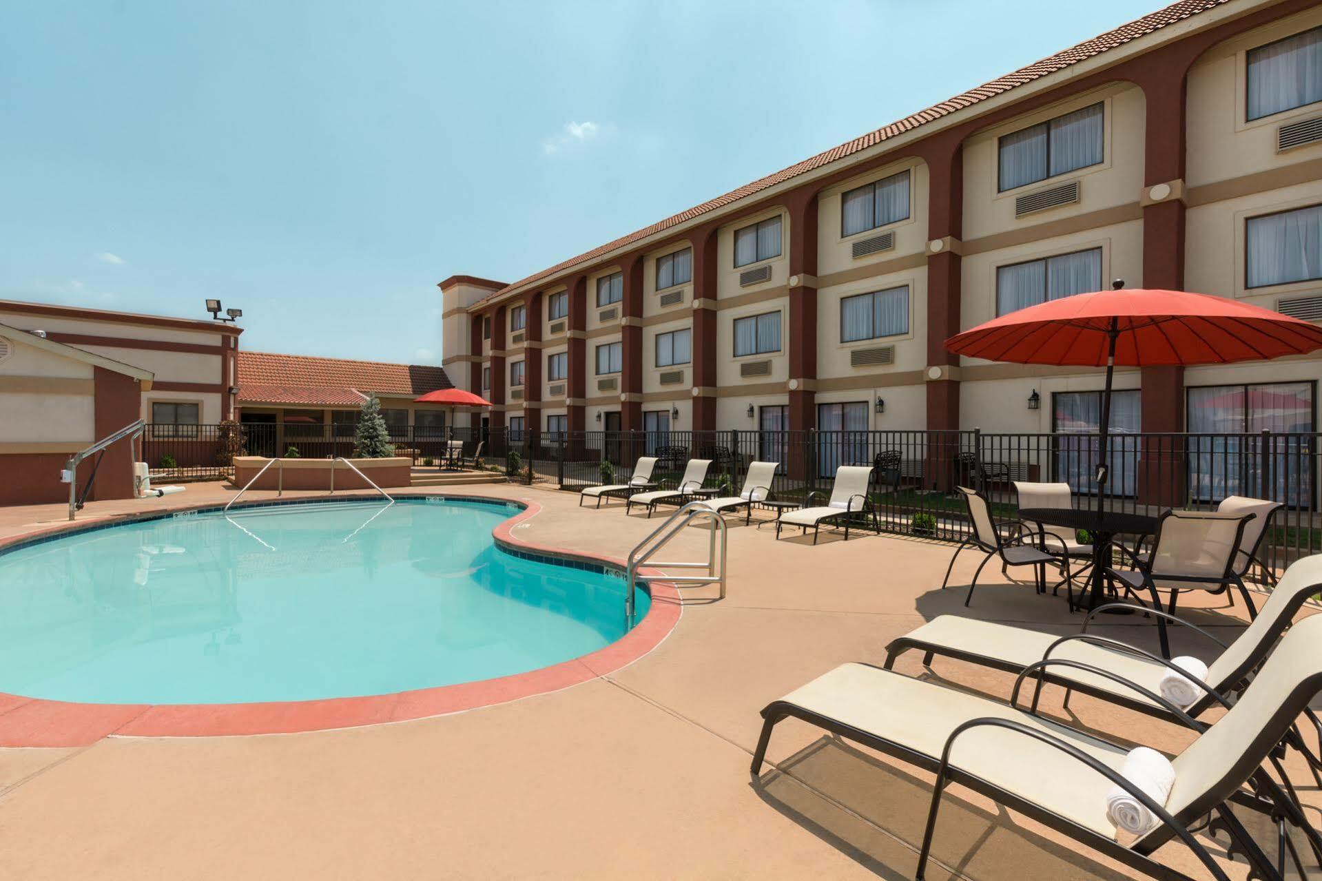 Broadway Inn & Suites Oklahoma Stadt Exterior foto
